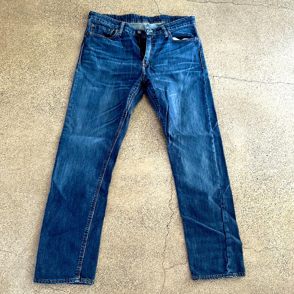 Men’s Levi’s commuter jeans medium wash. Size 34/32